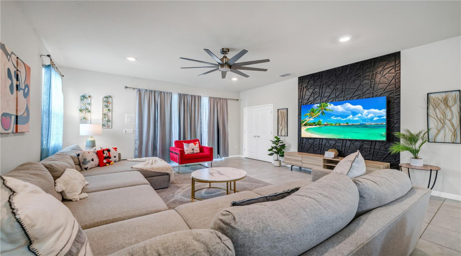 DAVENPORT, Florida 33897, 6 Bedrooms Bedrooms, ,4 BathroomsBathrooms,Residential,For Sale,LANA,0,MFRO6411602