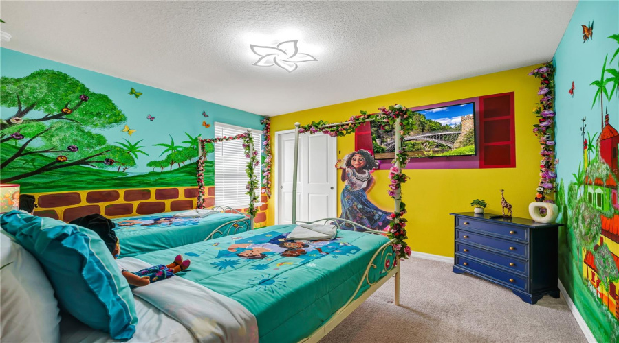 DAVENPORT, Florida 33897, 6 Bedrooms Bedrooms, ,4 BathroomsBathrooms,Residential,For Sale,LANA,0,MFRO6411602