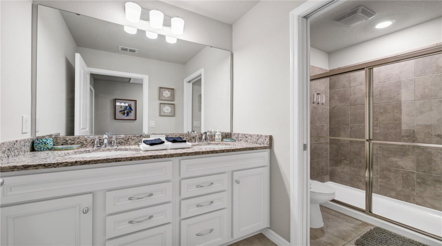 DAVENPORT, Florida 33897, 6 Bedrooms Bedrooms, ,4 BathroomsBathrooms,Residential,For Sale,LANA,0,MFRO6411602