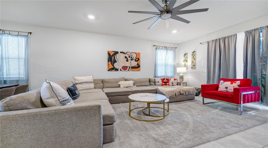 DAVENPORT, Florida 33897, 6 Bedrooms Bedrooms, ,4 BathroomsBathrooms,Residential,For Sale,LANA,0,MFRO6411602