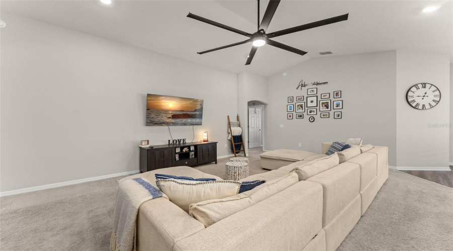 DAVENPORT, Florida 33837, 4 Bedrooms Bedrooms, ,2 BathroomsBathrooms,Residential,For Sale,MOUNTAIN FLOWER,0,MFRO6411570