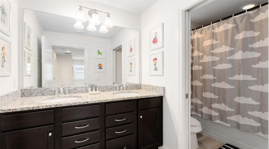 KISSIMMEE, Florida 34747, 5 Bedrooms Bedrooms, ,4 BathroomsBathrooms,Residential,For Sale,ADRIATICO,0,MFRO6411777