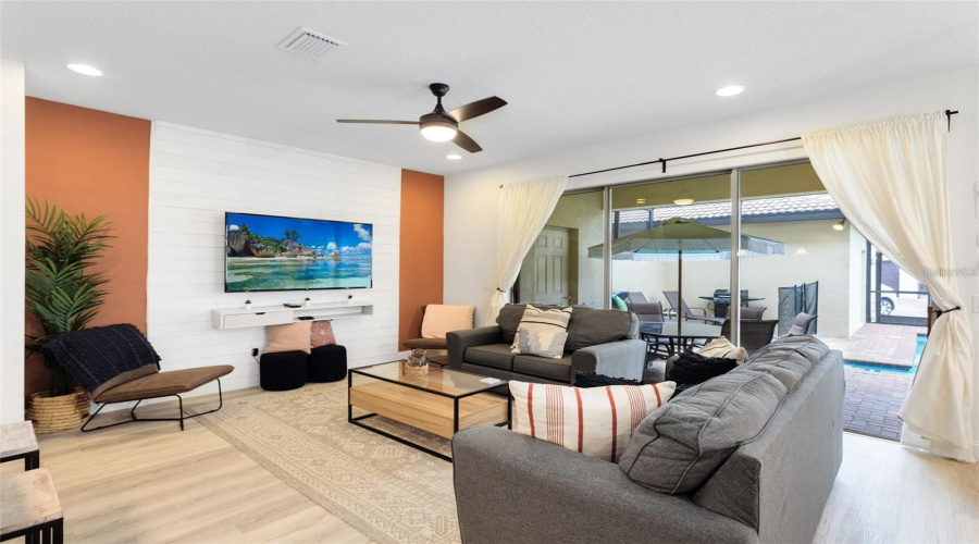KISSIMMEE, Florida 34747, 5 Bedrooms Bedrooms, ,4 BathroomsBathrooms,Residential,For Sale,ADRIATICO,0,MFRO6411777