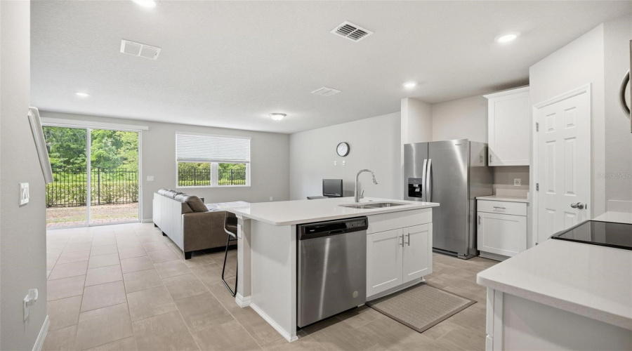 Kitchen/living room and dinette area