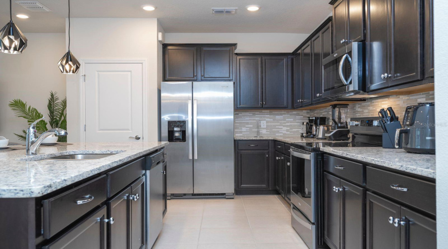 DAVENPORT, Florida 33897, 5 Bedrooms Bedrooms, ,4 BathroomsBathrooms,Residential,For Sale,LANA,0,MFRO6411079
