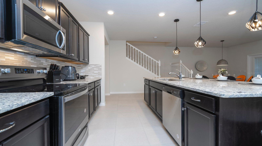 DAVENPORT, Florida 33897, 5 Bedrooms Bedrooms, ,4 BathroomsBathrooms,Residential,For Sale,LANA,0,MFRO6411079