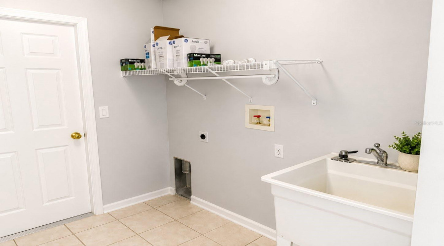 KISSIMMEE, Florida 34746, 5 Bedrooms Bedrooms, ,3 BathroomsBathrooms,Residential,For Sale,PATRICIAN,0,MFRO6411446