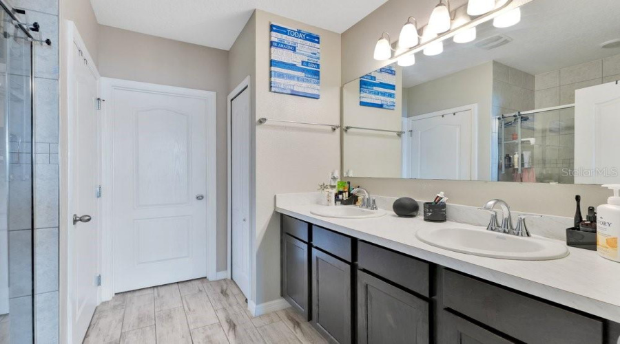 KISSIMMEE, Florida 34746, 4 Bedrooms Bedrooms, ,2 BathroomsBathrooms,Residential,For Sale,CANYON BREEZE,0,MFRTB8513879