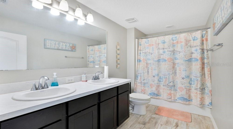 KISSIMMEE, Florida 34746, 4 Bedrooms Bedrooms, ,2 BathroomsBathrooms,Residential,For Sale,CANYON BREEZE,0,MFRTB8513879