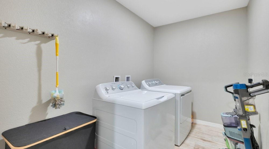 KISSIMMEE, Florida 34746, 4 Bedrooms Bedrooms, ,2 BathroomsBathrooms,Residential,For Sale,CANYON BREEZE,0,MFRTB8513879