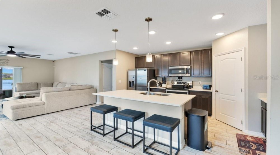 KISSIMMEE, Florida 34746, 4 Bedrooms Bedrooms, ,2 BathroomsBathrooms,Residential,For Sale,CANYON BREEZE,0,MFRTB8513879