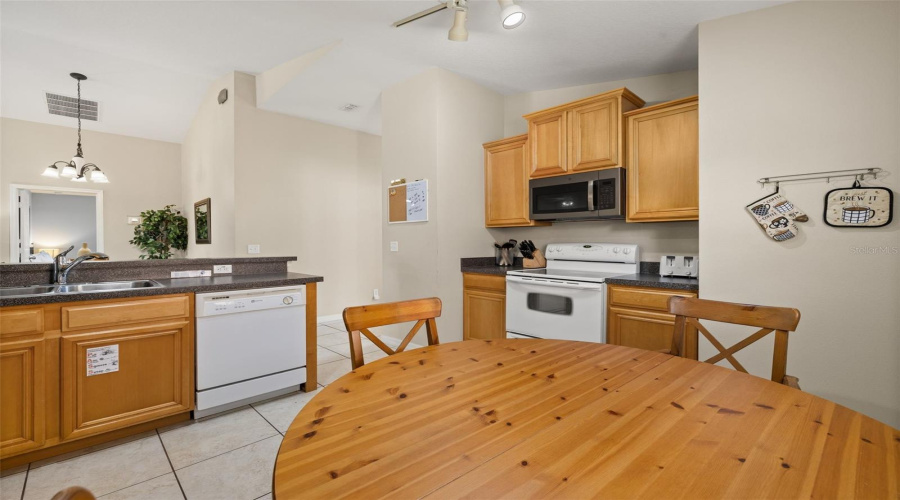DAVENPORT, Florida 33896, 5 Bedrooms Bedrooms, ,3 BathroomsBathrooms,Residential,For Sale,SCRUB JAY,0,MFRS5150527