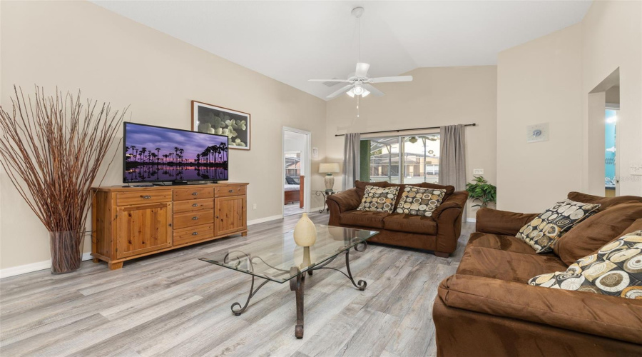 DAVENPORT, Florida 33896, 5 Bedrooms Bedrooms, ,3 BathroomsBathrooms,Residential,For Sale,SCRUB JAY,0,MFRS5150527