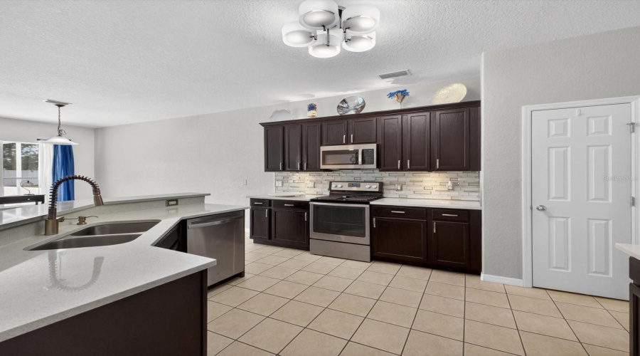 DAVENPORT, Florida 33837, 5 Bedrooms Bedrooms, ,3 BathroomsBathrooms,Residential,For Sale,SAND HILL POINT,0,MFRO6411388