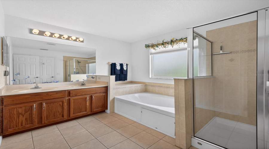 DAVENPORT, Florida 33837, 5 Bedrooms Bedrooms, ,3 BathroomsBathrooms,Residential,For Sale,SAND HILL POINT,0,MFRO6411388