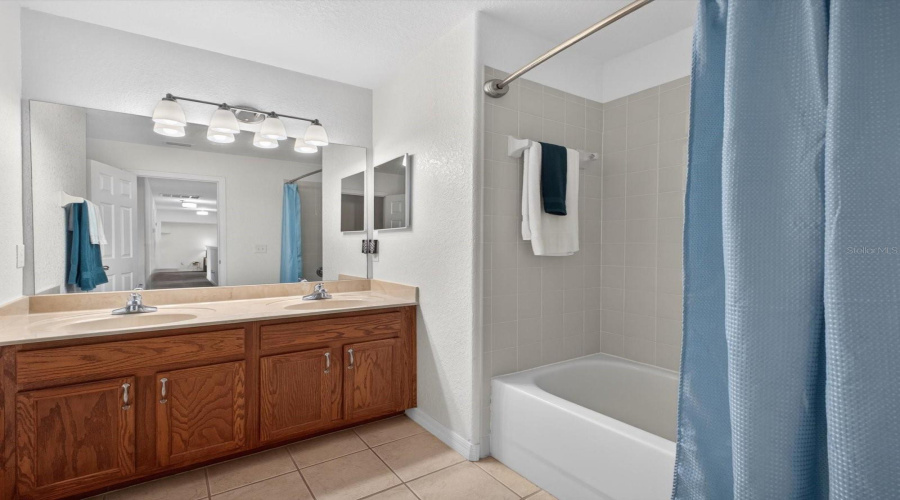 DAVENPORT, Florida 33837, 5 Bedrooms Bedrooms, ,3 BathroomsBathrooms,Residential,For Sale,SAND HILL POINT,0,MFRO6411388