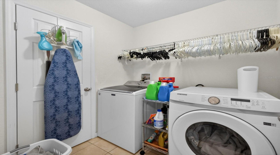 DAVENPORT, Florida 33837, 5 Bedrooms Bedrooms, ,3 BathroomsBathrooms,Residential,For Sale,SAND HILL POINT,0,MFRO6411388