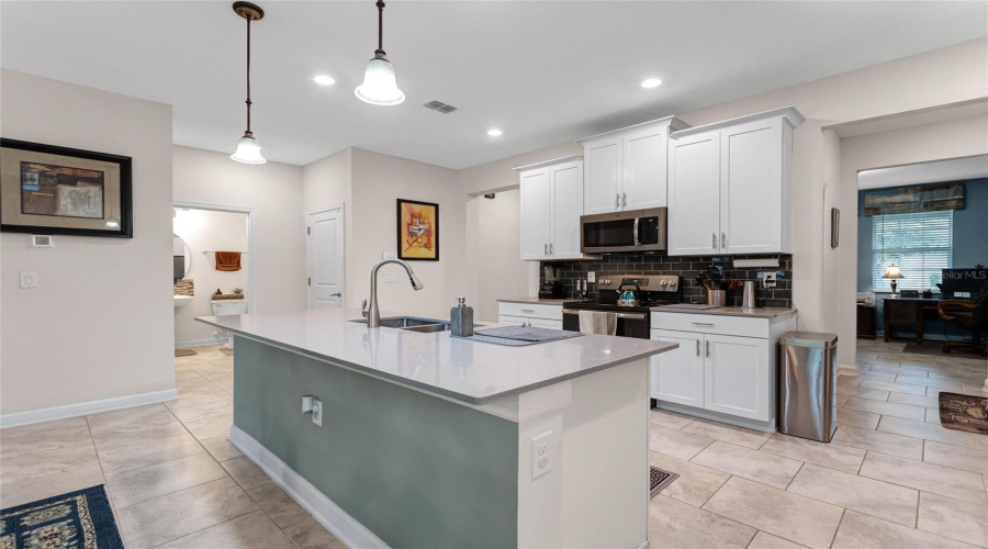 DAVENPORT, Florida 33896, 5 Bedrooms Bedrooms, ,4 BathroomsBathrooms,Residential,For Sale,BLACKWOLF RUN RD,0,MFRS5150917