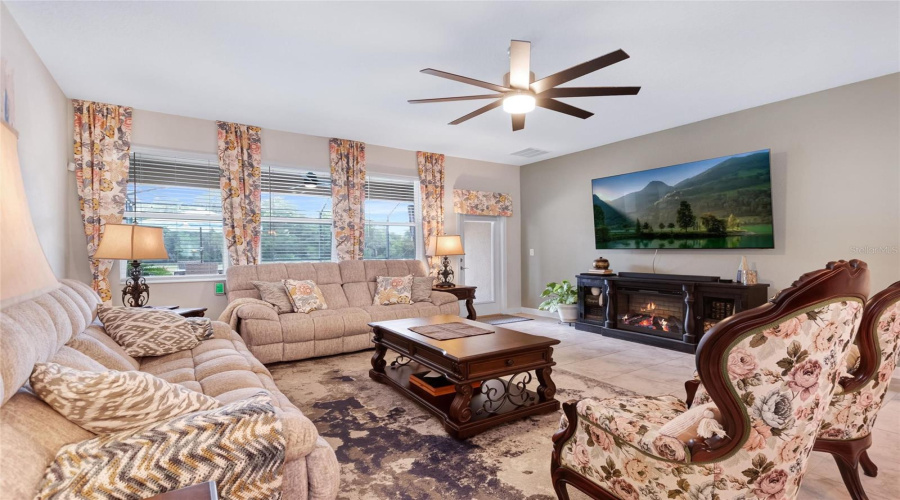 DAVENPORT, Florida 33896, 5 Bedrooms Bedrooms, ,4 BathroomsBathrooms,Residential,For Sale,BLACKWOLF RUN RD,0,MFRS5150917