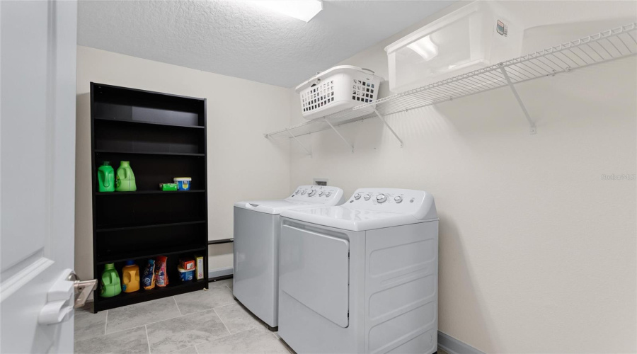 DAVENPORT, Florida 33896, 5 Bedrooms Bedrooms, ,4 BathroomsBathrooms,Residential,For Sale,BLACKWOLF RUN RD,0,MFRS5150917