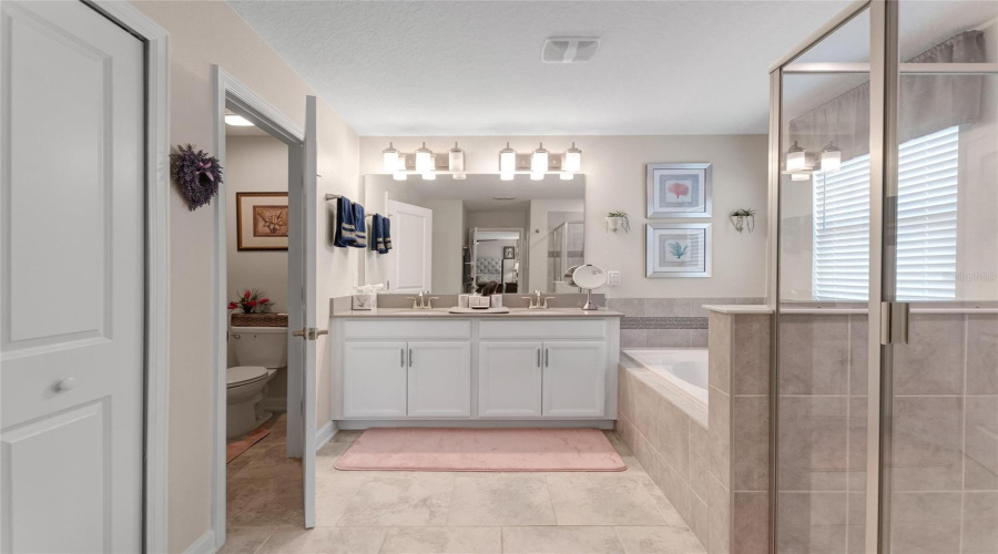 DAVENPORT, Florida 33896, 5 Bedrooms Bedrooms, ,4 BathroomsBathrooms,Residential,For Sale,BLACKWOLF RUN RD,0,MFRS5150917