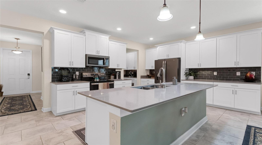 DAVENPORT, Florida 33896, 5 Bedrooms Bedrooms, ,4 BathroomsBathrooms,Residential,For Sale,BLACKWOLF RUN RD,0,MFRS5150917