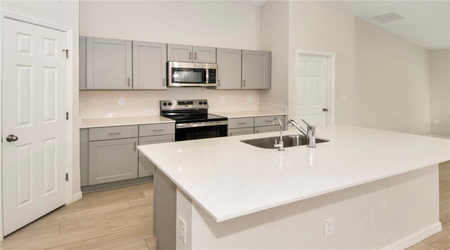 DAVENPORT, Florida 33837, 4 Bedrooms Bedrooms, ,2 BathroomsBathrooms,Residential,For Sale,CANYON OAK,0,MFRS5150404