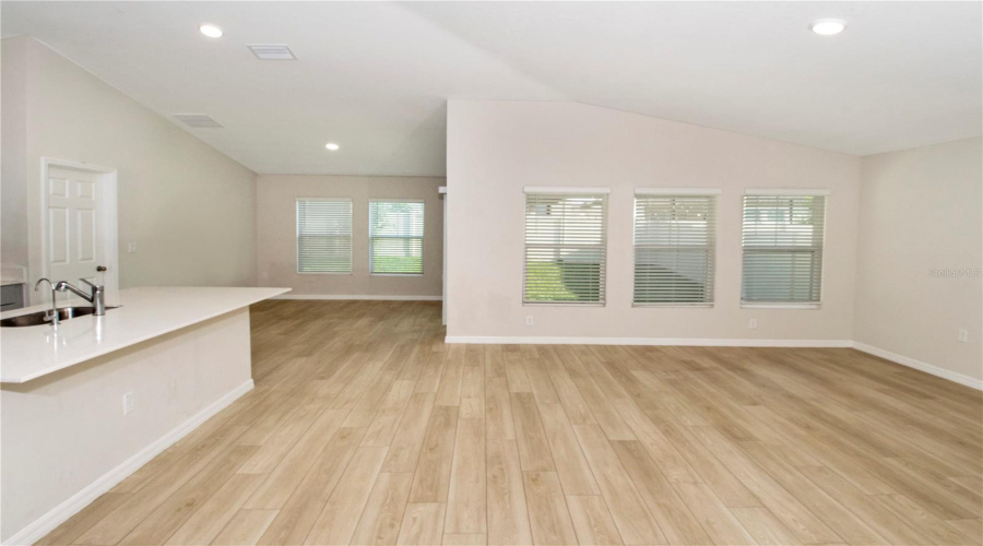 DAVENPORT, Florida 33837, 4 Bedrooms Bedrooms, ,2 BathroomsBathrooms,Residential,For Sale,CANYON OAK,0,MFRS5150404