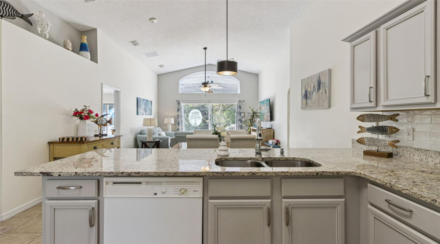 KISSIMMEE, Florida 34746, 4 Bedrooms Bedrooms, ,3 BathroomsBathrooms,Residential,For Sale,MADIERA BEACH,0,MFRS5146755