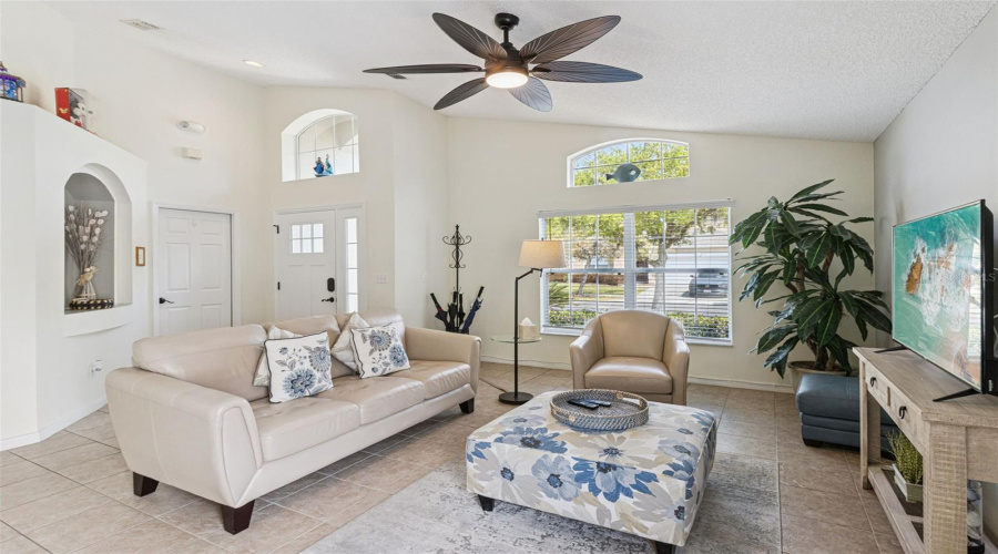 KISSIMMEE, Florida 34746, 4 Bedrooms Bedrooms, ,3 BathroomsBathrooms,Residential,For Sale,MADIERA BEACH,0,MFRS5146755
