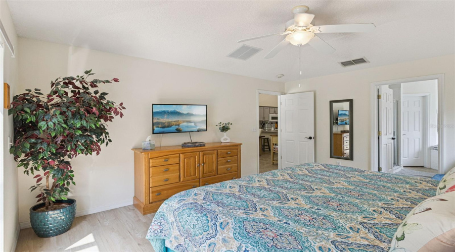 KISSIMMEE, Florida 34746, 4 Bedrooms Bedrooms, ,3 BathroomsBathrooms,Residential,For Sale,MADIERA BEACH,0,MFRS5146755
