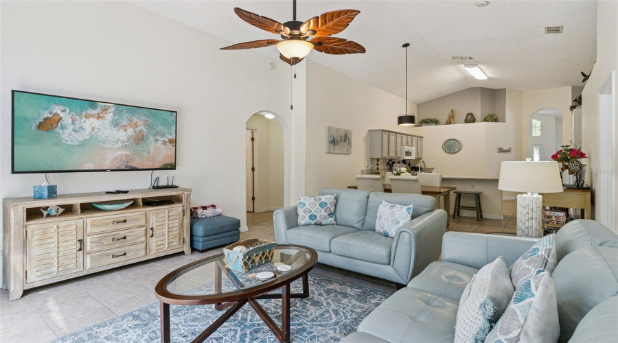 KISSIMMEE, Florida 34746, 4 Bedrooms Bedrooms, ,3 BathroomsBathrooms,Residential,For Sale,MADIERA BEACH,0,MFRS5146755