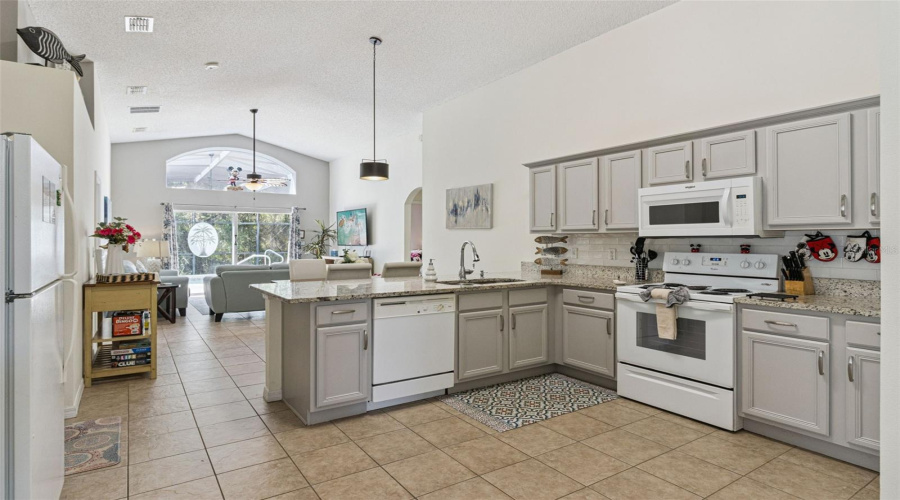 KISSIMMEE, Florida 34746, 4 Bedrooms Bedrooms, ,3 BathroomsBathrooms,Residential,For Sale,MADIERA BEACH,0,MFRS5146755