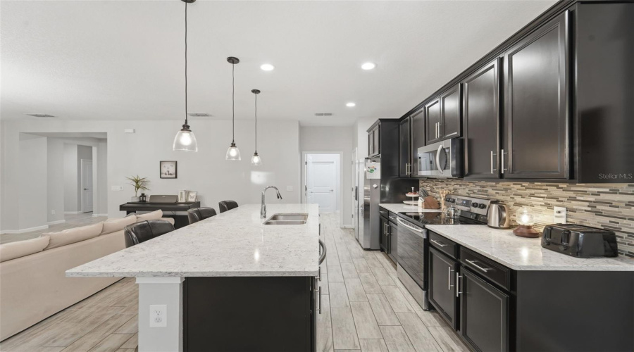 DAVENPORT, Florida 33837, 3 Bedrooms Bedrooms, ,2 BathroomsBathrooms,Residential,For Sale,HENDON,0,MFRO6412360