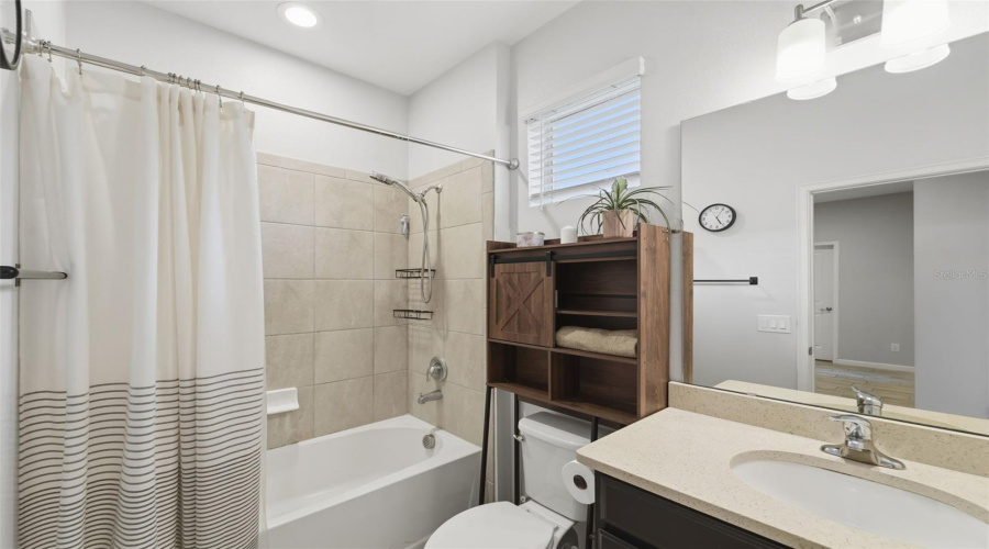 DAVENPORT, Florida 33837, 3 Bedrooms Bedrooms, ,2 BathroomsBathrooms,Residential,For Sale,HENDON,0,MFRO6412360