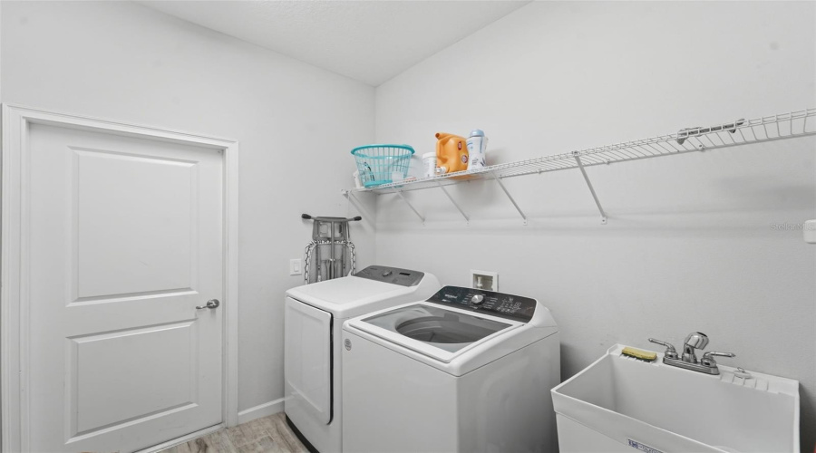 DAVENPORT, Florida 33837, 3 Bedrooms Bedrooms, ,2 BathroomsBathrooms,Residential,For Sale,HENDON,0,MFRO6412360