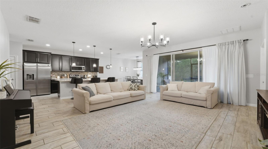 DAVENPORT, Florida 33837, 3 Bedrooms Bedrooms, ,2 BathroomsBathrooms,Residential,For Sale,HENDON,0,MFRO6412360