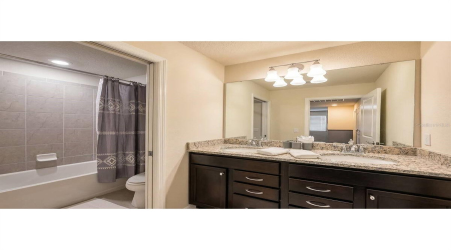 DAVENPORT, Florida 33897, 5 Bedrooms Bedrooms, ,4 BathroomsBathrooms,Residential,For Sale,PARADISE,0,MFRO6410922