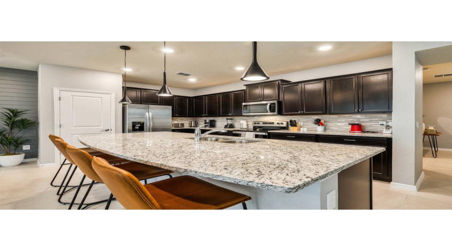 DAVENPORT, Florida 33897, 5 Bedrooms Bedrooms, ,4 BathroomsBathrooms,Residential,For Sale,PARADISE,0,MFRO6410922