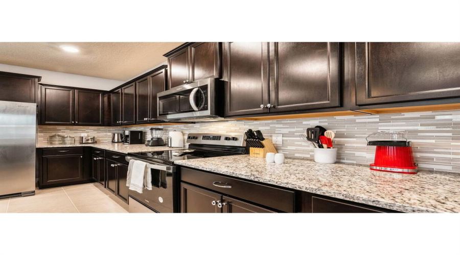 DAVENPORT, Florida 33897, 5 Bedrooms Bedrooms, ,4 BathroomsBathrooms,Residential,For Sale,PARADISE,0,MFRO6410922