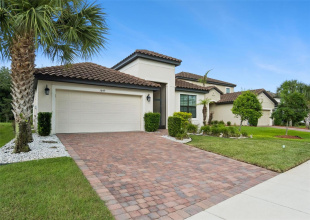 KISSIMMEE, Florida 34746, 4 Bedrooms Bedrooms, ,2 BathroomsBathrooms,Residential,For Sale,CARRICK BEND,0,MFRO6412400