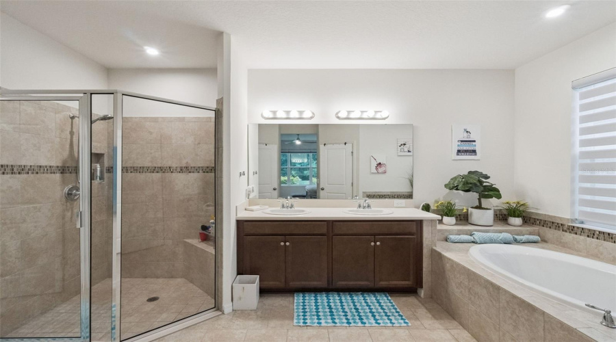 KISSIMMEE, Florida 34746, 4 Bedrooms Bedrooms, ,2 BathroomsBathrooms,Residential,For Sale,CARRICK BEND,0,MFRO6412400