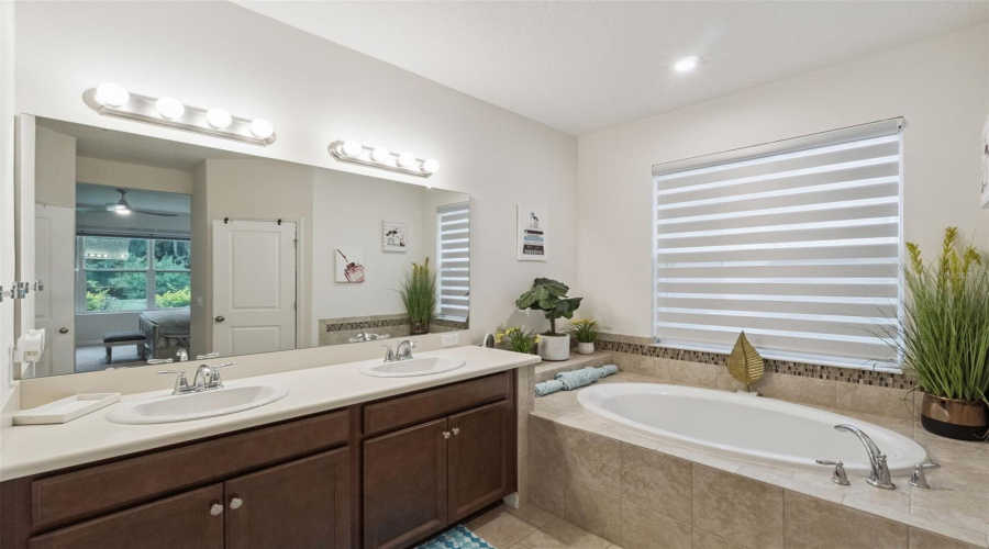 KISSIMMEE, Florida 34746, 4 Bedrooms Bedrooms, ,2 BathroomsBathrooms,Residential,For Sale,CARRICK BEND,0,MFRO6412400