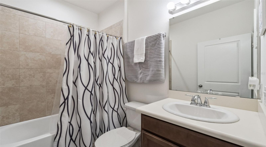 KISSIMMEE, Florida 34746, 4 Bedrooms Bedrooms, ,2 BathroomsBathrooms,Residential,For Sale,CARRICK BEND,0,MFRO6412400