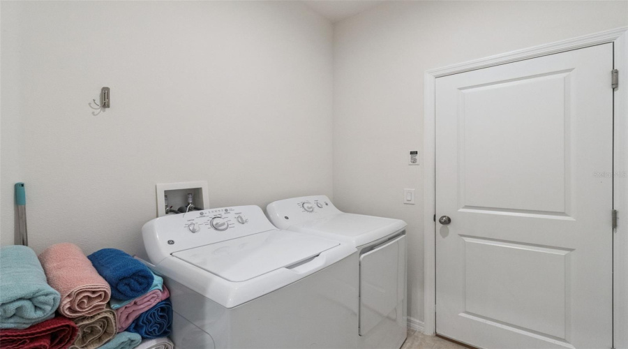 KISSIMMEE, Florida 34746, 4 Bedrooms Bedrooms, ,2 BathroomsBathrooms,Residential,For Sale,CARRICK BEND,0,MFRO6412400