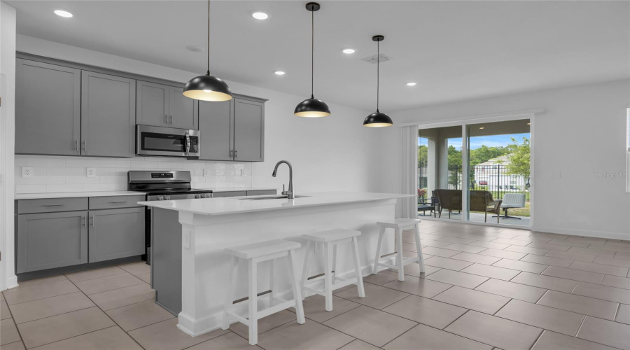 DAVENPORT, Florida 33837, 5 Bedrooms Bedrooms, ,3 BathroomsBathrooms,Residential,For Sale,HILLINGDAM,0,MFRS5149945