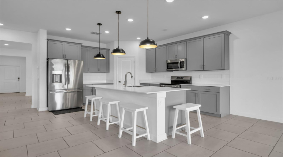 DAVENPORT, Florida 33837, 5 Bedrooms Bedrooms, ,3 BathroomsBathrooms,Residential,For Sale,HILLINGDAM,0,MFRS5149945