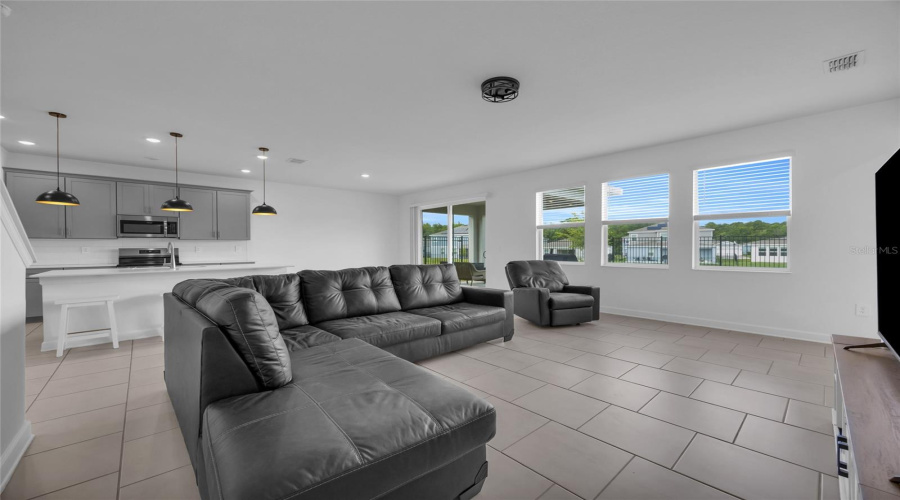 DAVENPORT, Florida 33837, 5 Bedrooms Bedrooms, ,3 BathroomsBathrooms,Residential,For Sale,HILLINGDAM,0,MFRS5149945