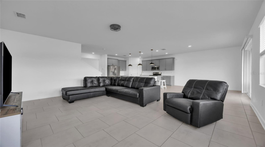 DAVENPORT, Florida 33837, 5 Bedrooms Bedrooms, ,3 BathroomsBathrooms,Residential,For Sale,HILLINGDAM,0,MFRS5149945
