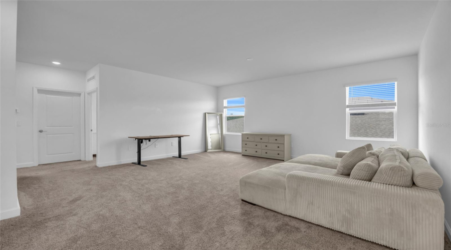 DAVENPORT, Florida 33837, 5 Bedrooms Bedrooms, ,3 BathroomsBathrooms,Residential,For Sale,HILLINGDAM,0,MFRS5149945